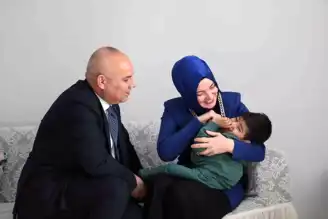 Vali, Özel Gereksinimli Çocuğu Ziyaret Etti