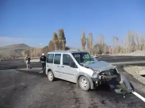 Ağrı'da Trafik Kazası: Üç Yaralı