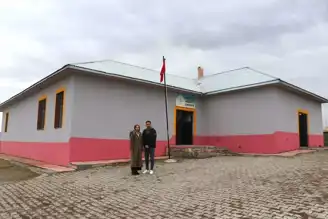Öğretmen Çiftin Okuluna Hayat Verdi