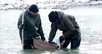 Diyadin'de Buz Tutmuş Kanyonda Balık Avı