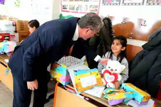 IC Vakfı, Ağrı'daki Öğrencilere Oyuncak Hediye Etti