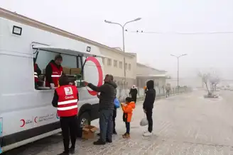 Kızılay Doğubayazıt'ta Soğukta Sıcak Çorba Dağıttı