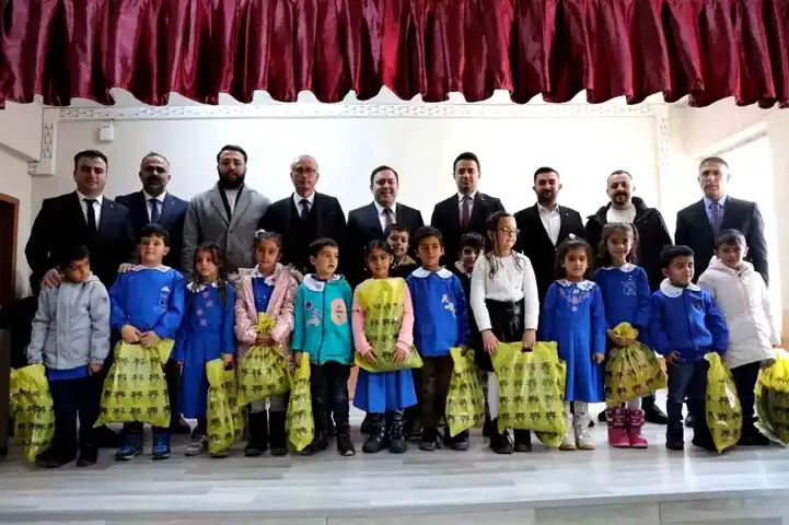 700 Öğrenciye Kışlık Giyim Yardımı