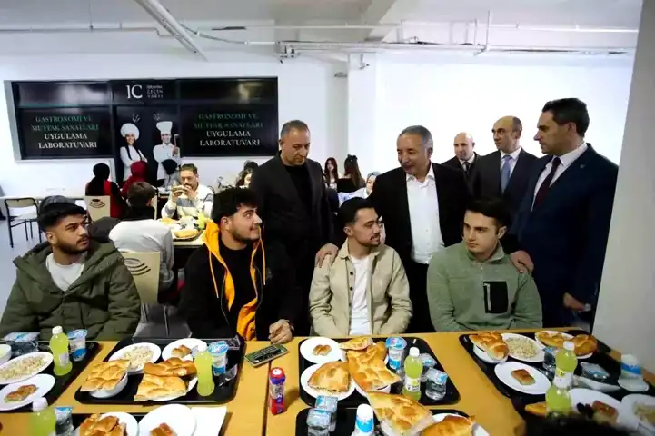 AİÇÜ'den Öğrencilere Ücretsiz İftar