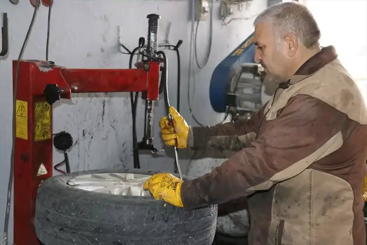 Ağrı'da Kış Lastiği Yoğunluğu