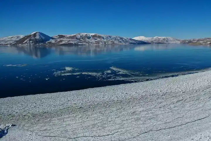 Balık Gölü'nde Buz Heykelleri Oluştu