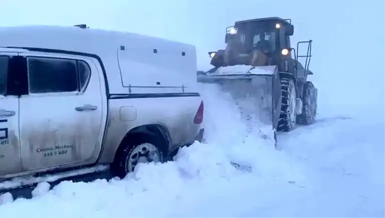 Patnos'ta Kar Yağışı Mahsur Kalan Ekipleri Vurdu!